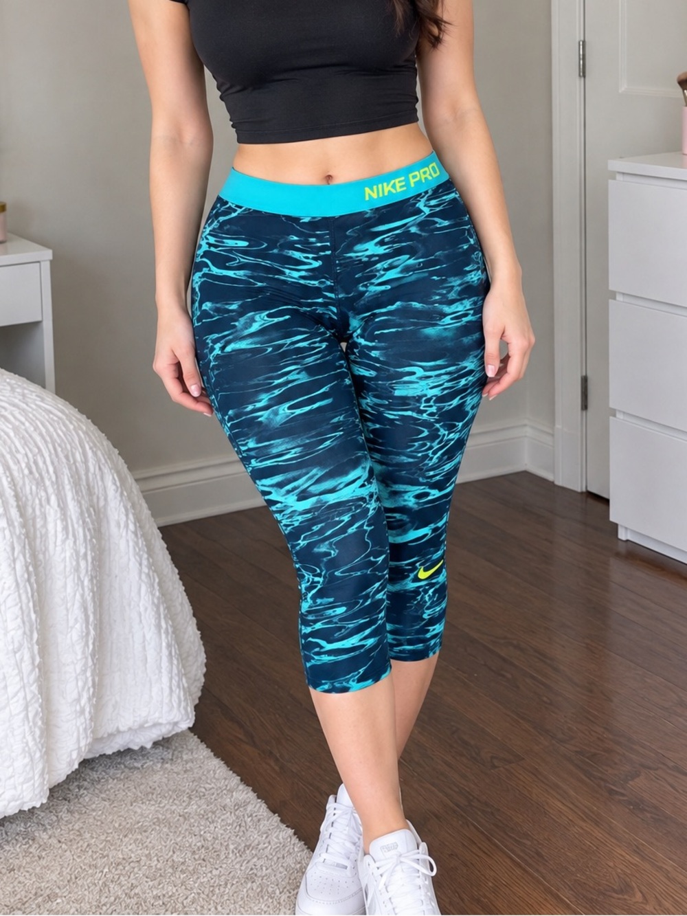 Nike Pro Women's crop leggings